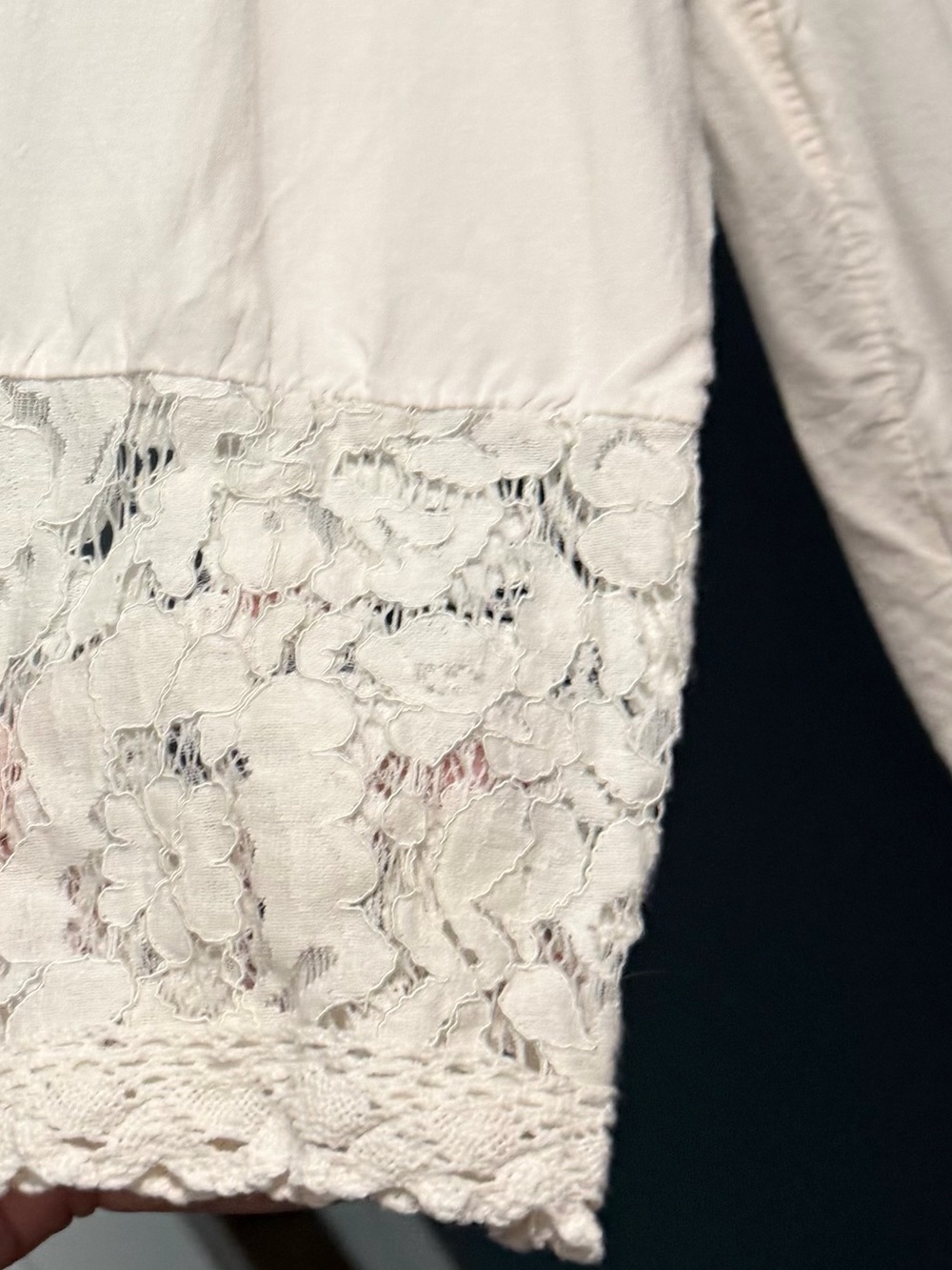 Kohl’s ~ Lace Trim ~ V-Neck Blouse ~ White ~ Decorative Buttons - Picture 7 of 8